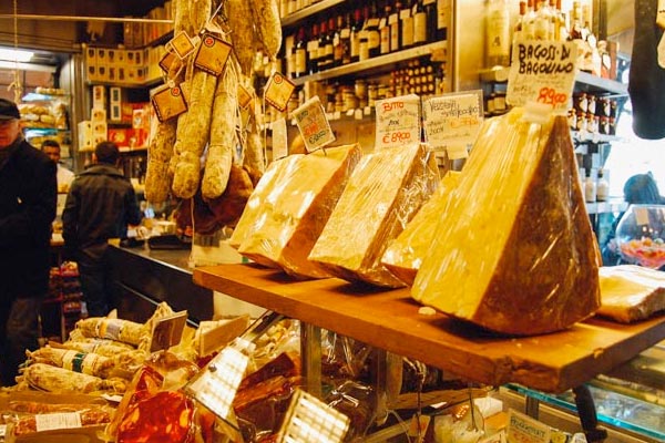 As you stroll around Campo de’ Fiori, your guide reveals the unique and wonderful history of the area before tasting the next culinary delight – cheese. The historic shop on this Roman food tour contains only PGI- protected cheeses of various Italian origins complemented by a carefully selected wine.