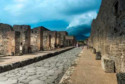 After a brief stop halfway through the ride, your Pompeii visit begins at 11:00 am.