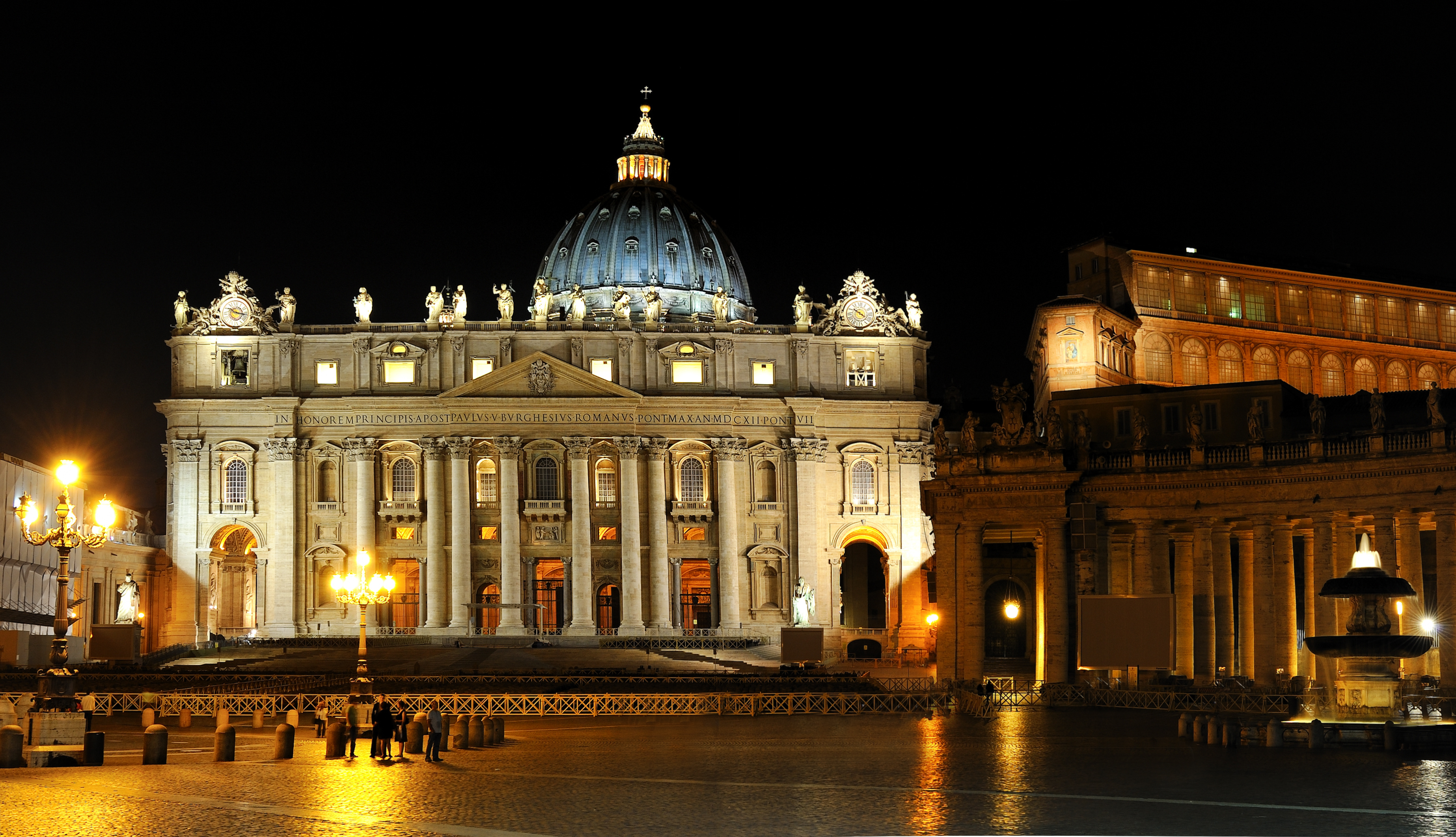 梵蒂冈城夜间徒步�